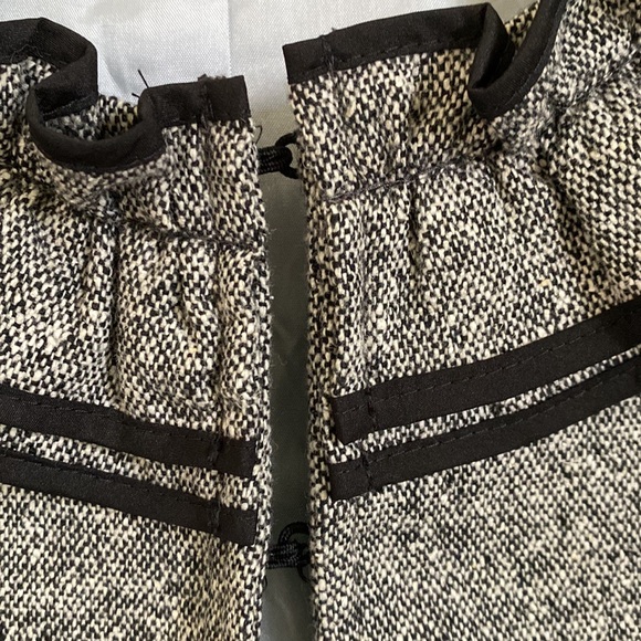 Ann Taylor Loft size 12 black and white tweed jacket with black piping - Picture 4 of 5